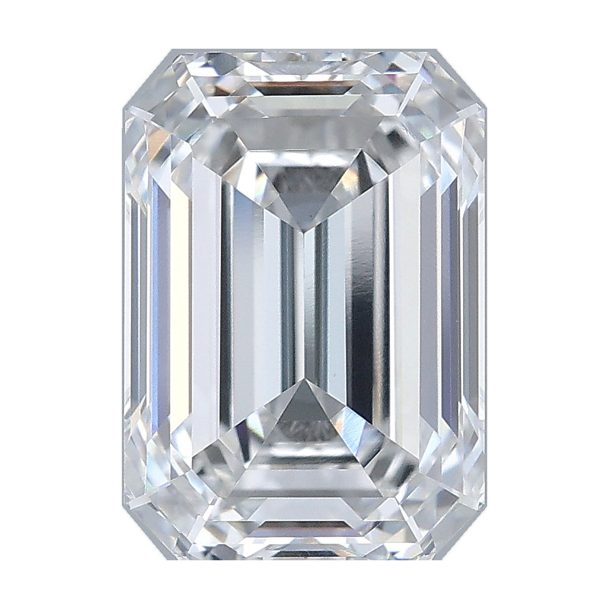4.08 ct emerald lab-grown diamond, E color, VVS2 clarity, IGI certified, still from its 360° video