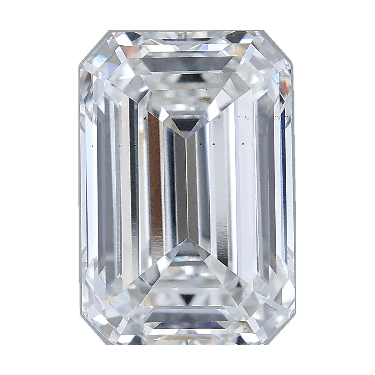 4.57 ct emerald lab-grown diamond, E color, VS2 clarity, IGI certified, still from its 360° video