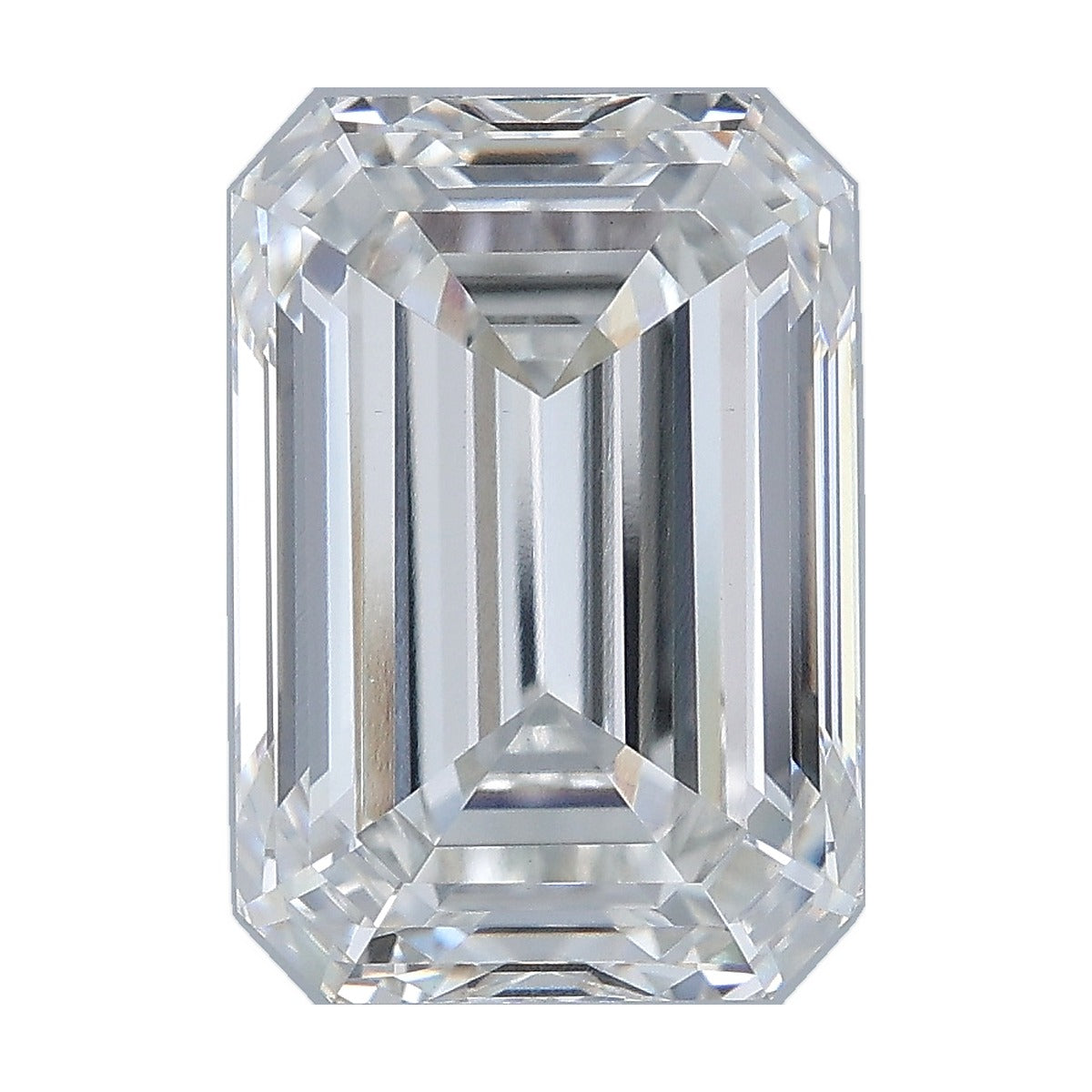 4.57 ct emerald lab-grown diamond, F color, VVS2 clarity, IGI certified, still from its 360° video