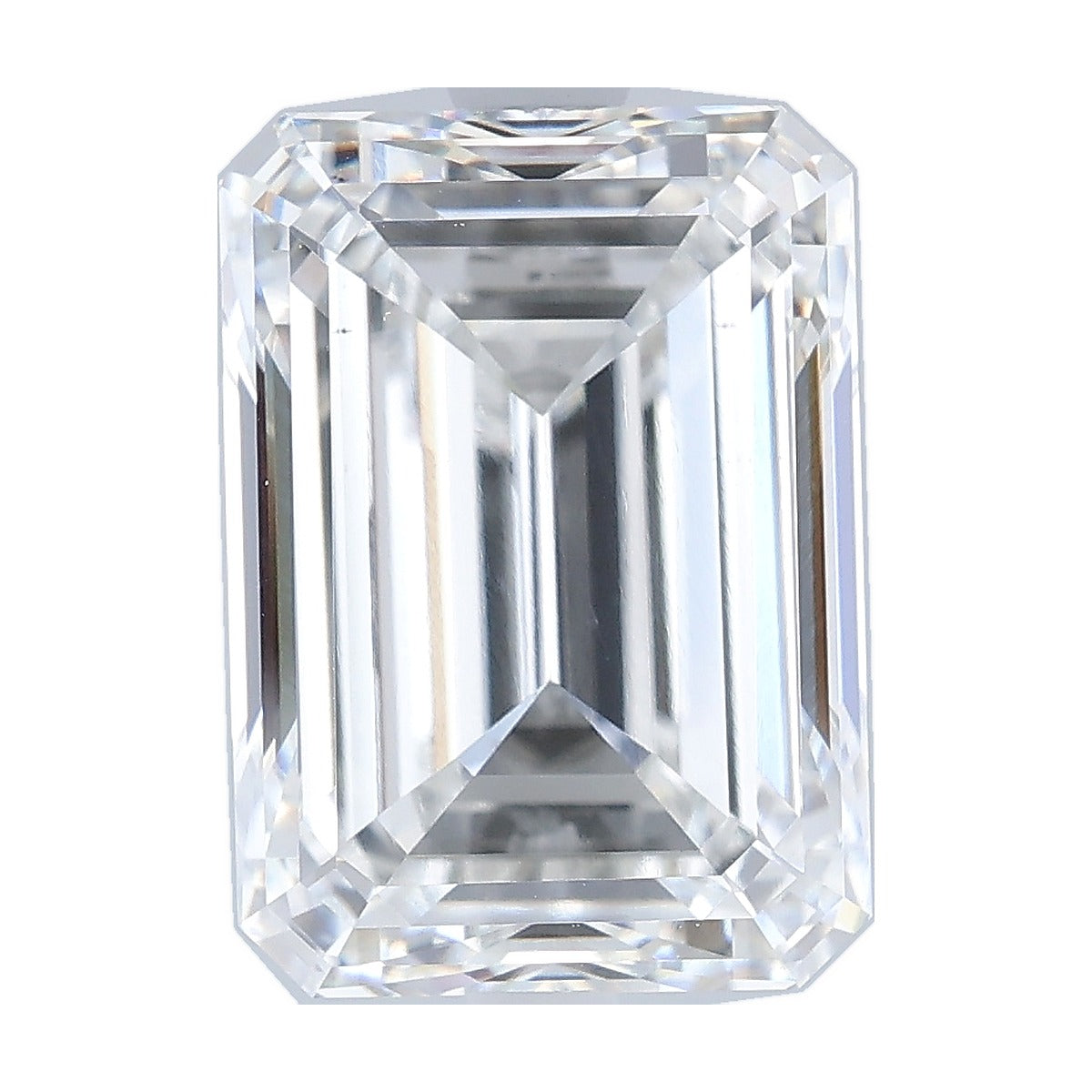 5.50 ct emerald lab-grown diamond, F color, VS1 clarity, IGI certified, still from its 360° video