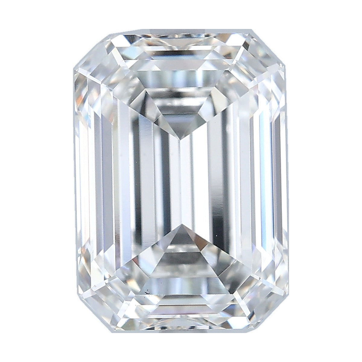 5.54 ct emerald lab-grown diamond, F color, VVS2 clarity, IGI certified, still from its 360° video
