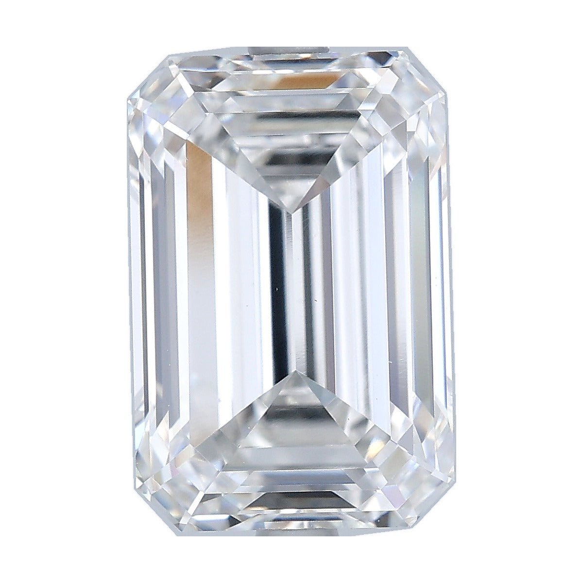 6.10 ct emerald lab-grown diamond, F color, VVS2 clarity, IGI certified, still from its 360° video